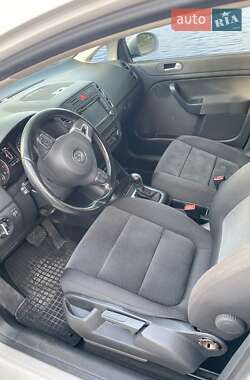 Хетчбек Volkswagen Golf 2011 в 