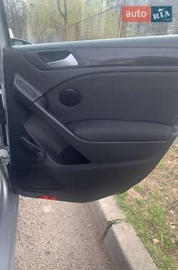 Хэтчбек Volkswagen Golf 2009 в 