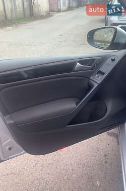 Хэтчбек Volkswagen Golf 2009 в 