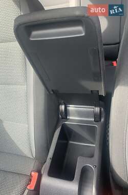 Хэтчбек Volkswagen Golf 2009 в 