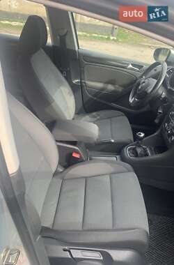 Хэтчбек Volkswagen Golf 2009 в 