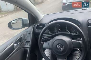 Хэтчбек Volkswagen Golf 2009 в 