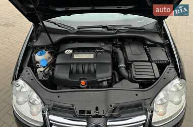 Універсал Volkswagen Golf 2008 в 