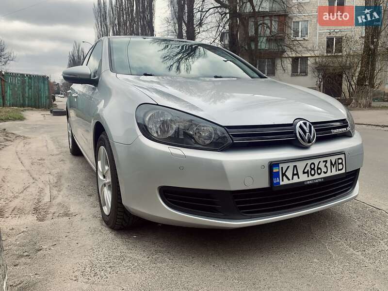 Хэтчбек Volkswagen Golf 2009 в 