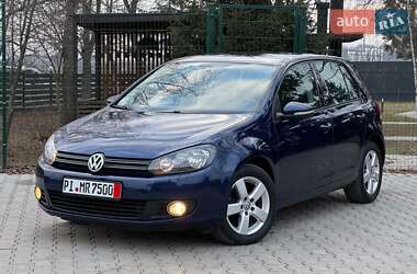 Хэтчбек Volkswagen Golf 2010 в 
