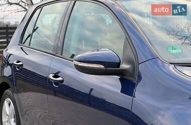 Хэтчбек Volkswagen Golf 2010 в 