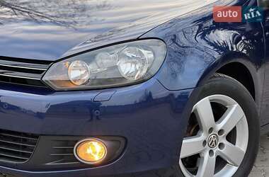 Хэтчбек Volkswagen Golf 2010 в 