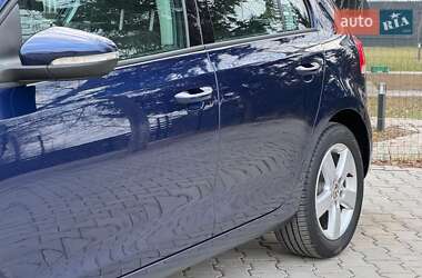 Хэтчбек Volkswagen Golf 2010 в 