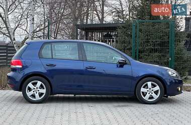 Хэтчбек Volkswagen Golf 2010 в 