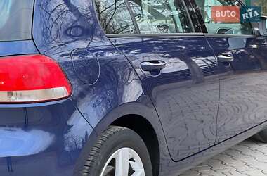 Хэтчбек Volkswagen Golf 2010 в 