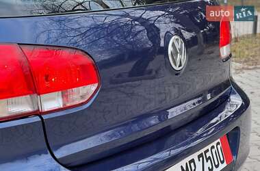 Хэтчбек Volkswagen Golf 2010 в 