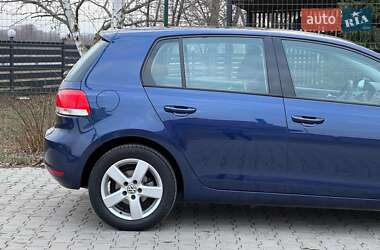 Хэтчбек Volkswagen Golf 2010 в 