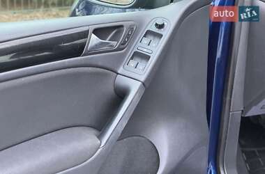Хэтчбек Volkswagen Golf 2010 в 