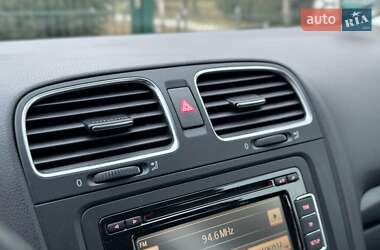 Хэтчбек Volkswagen Golf 2010 в 