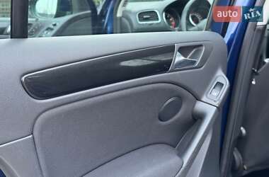 Хэтчбек Volkswagen Golf 2010 в 