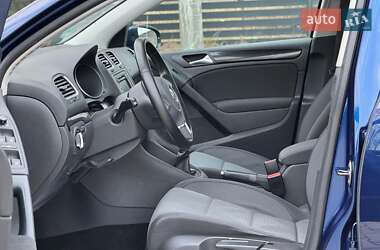 Хэтчбек Volkswagen Golf 2010 в 