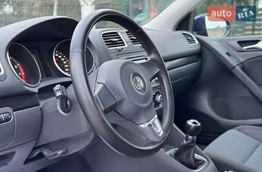 Хэтчбек Volkswagen Golf 2010 в 