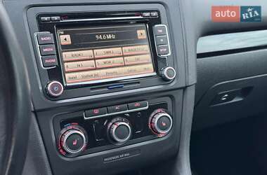 Хэтчбек Volkswagen Golf 2010 в 