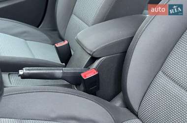 Хэтчбек Volkswagen Golf 2010 в 