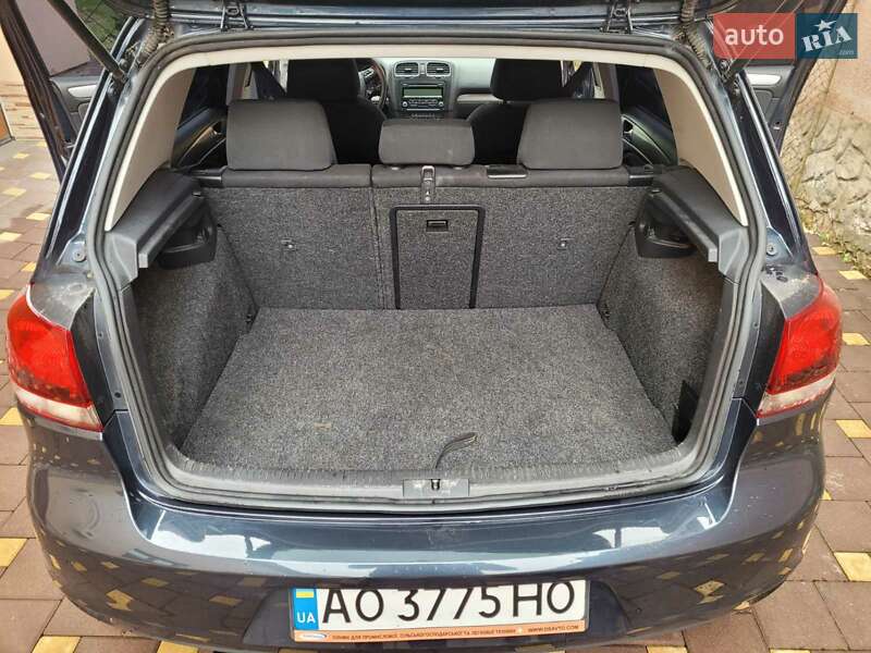 Хэтчбек Volkswagen Golf 2012 в Хусте