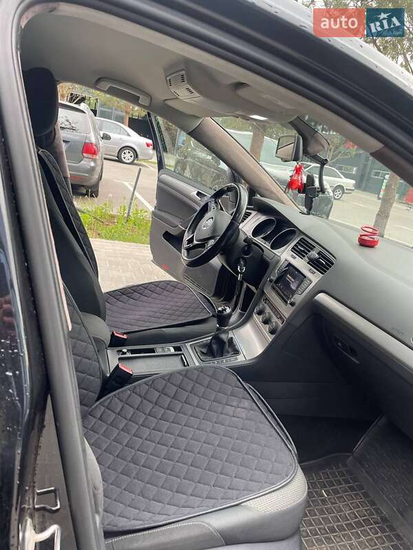 Универсал Volkswagen Golf 2013 в Сарнах