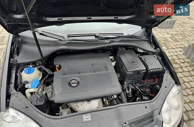 Хетчбек Volkswagen Golf 2004 в 