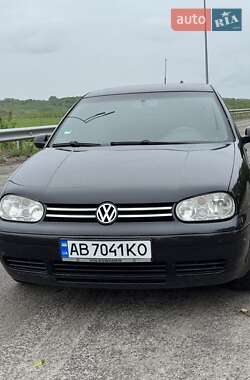 Хэтчбек Volkswagen Golf 2003 в 