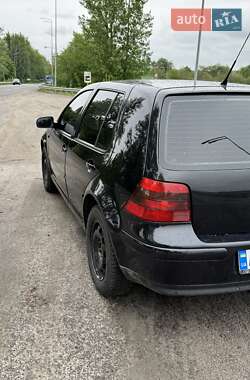 Хэтчбек Volkswagen Golf 2003 в 