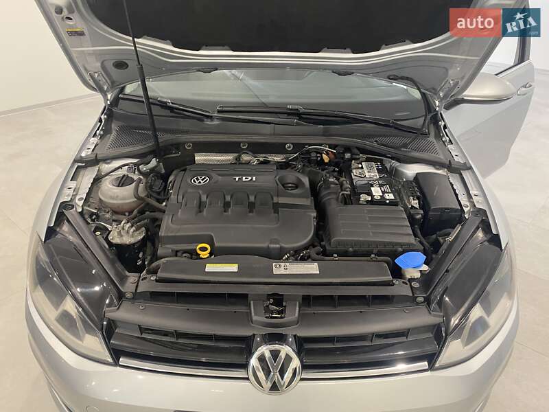 Універсал Volkswagen Golf 2015 в Ірпені