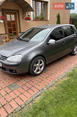 Хетчбек Volkswagen Golf 2005 в Мукачевому
