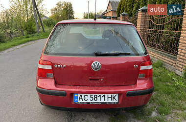 Хэтчбек Volkswagen Golf 2002 в 