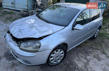 Хетчбек Volkswagen Golf 2003 в 