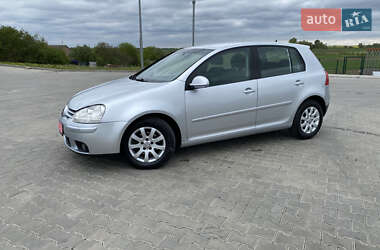Хетчбек Volkswagen Golf 2005 в 