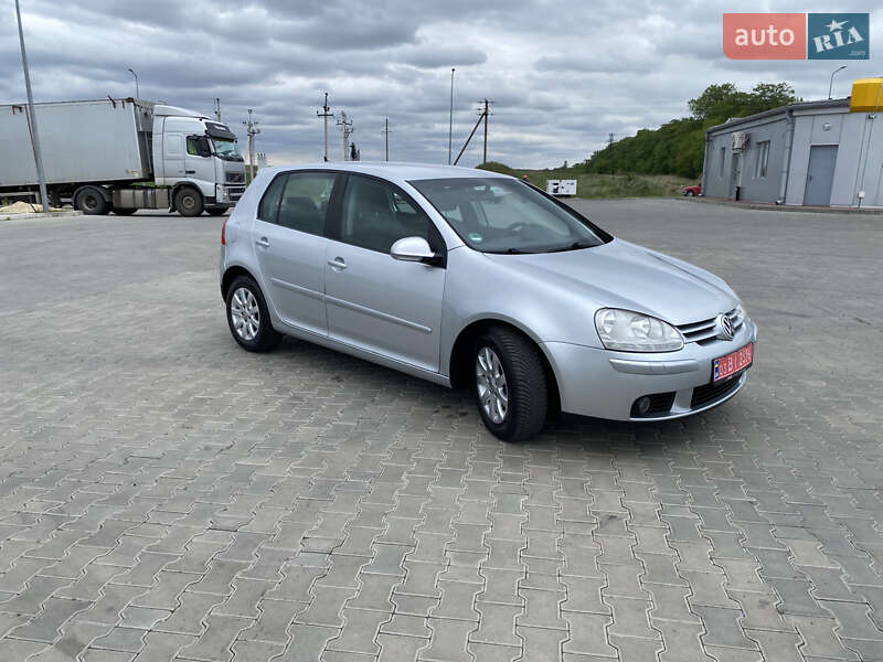 Хэтчбек Volkswagen Golf 2005 в Луцке