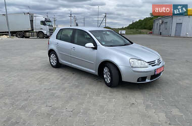 Хетчбек Volkswagen Golf 2005 в 