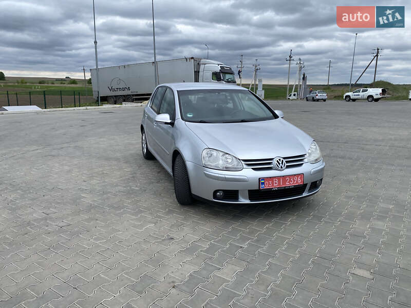 Хэтчбек Volkswagen Golf 2005 в Луцке