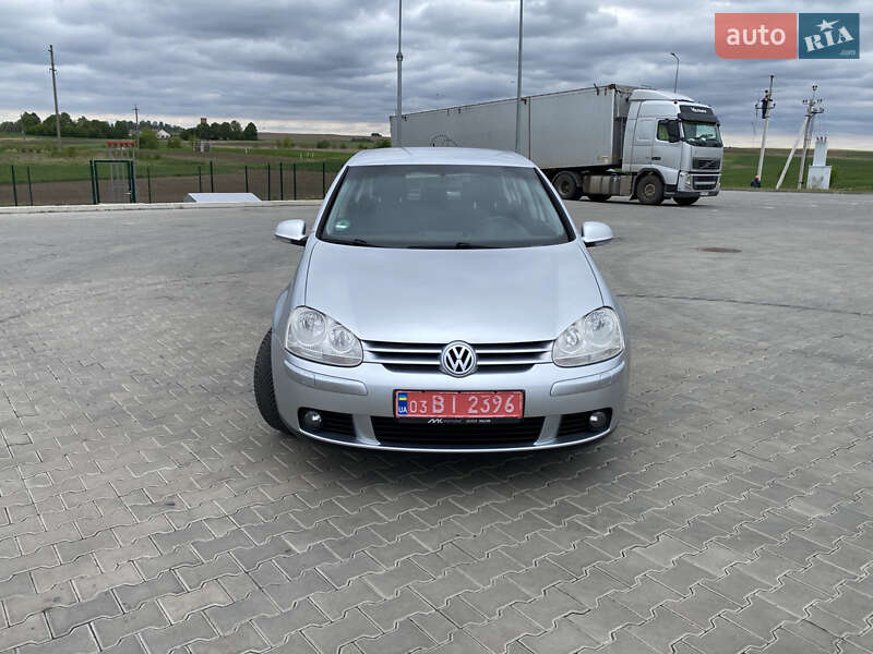 Хэтчбек Volkswagen Golf 2005 в Луцке