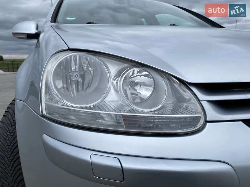 Хэтчбек Volkswagen Golf 2005 в Луцке