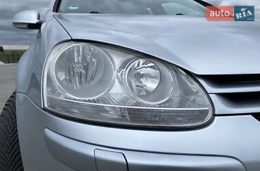 Хетчбек Volkswagen Golf 2005 в 