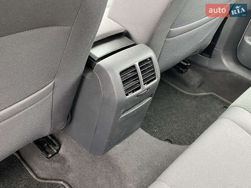 Хэтчбек Volkswagen Golf 2005 в Луцке