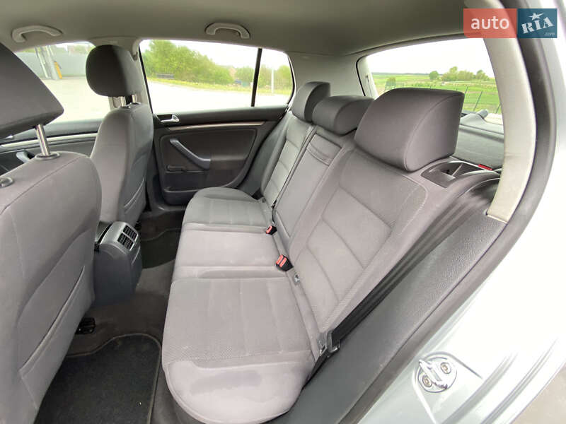 Хэтчбек Volkswagen Golf 2005 в Луцке