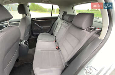 Хетчбек Volkswagen Golf 2005 в 