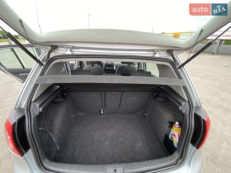 Хэтчбек Volkswagen Golf 2005 в Луцке