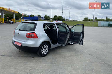 Хетчбек Volkswagen Golf 2005 в 