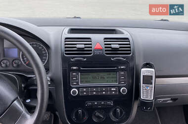 Хетчбек Volkswagen Golf 2005 в 
