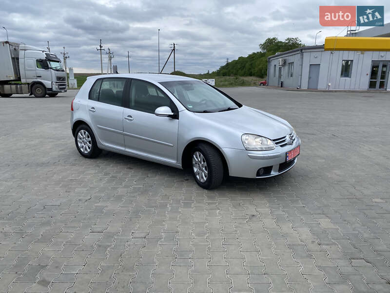 Хэтчбек Volkswagen Golf 2005 в Луцке