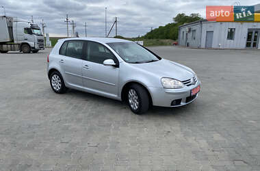 Хетчбек Volkswagen Golf 2005 в 