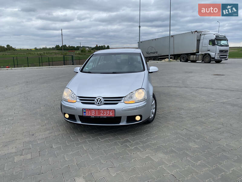 Хэтчбек Volkswagen Golf 2005 в Луцке