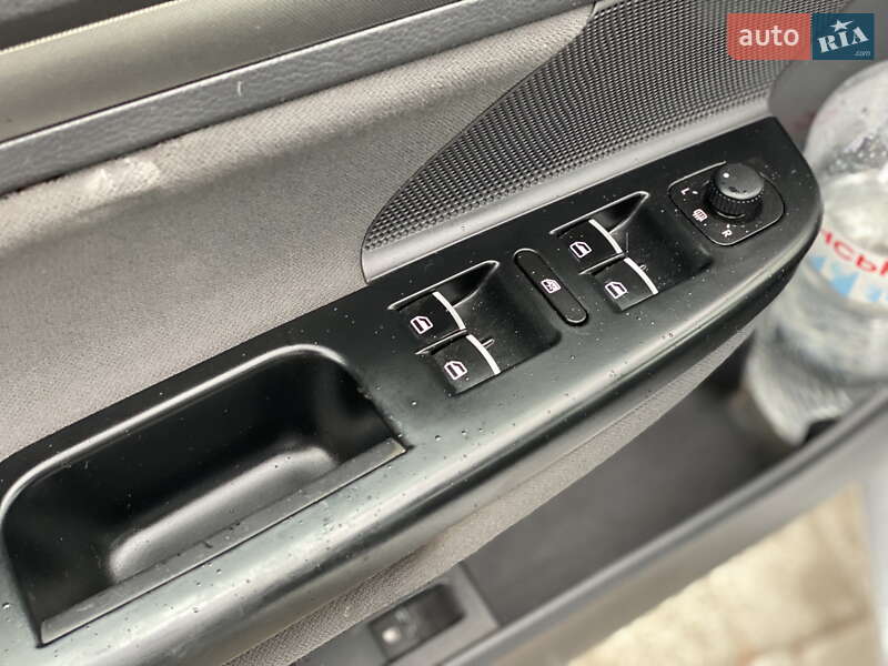 Хэтчбек Volkswagen Golf 2004 в Одессе