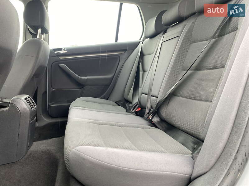 Хэтчбек Volkswagen Golf 2004 в Одессе